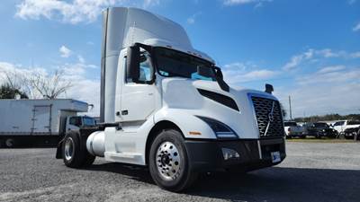 Volvo VNL42300 Single Axle Day Cab Truck - 405HP, 12 Speed Automatic