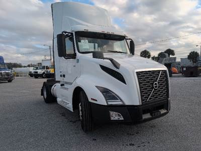 Volvo VNL42300 Single Axle Day Cab Truck - 405HP, 12 Speed Automatic