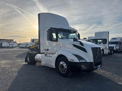 Volvo VNL42300 Single Axle Day Cab Truck - 405HP, 12 Speed Automatic