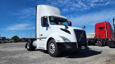 Volvo VNL42300 Single Axle Day Cab Truck - 405HP, 12 Speed Automatic