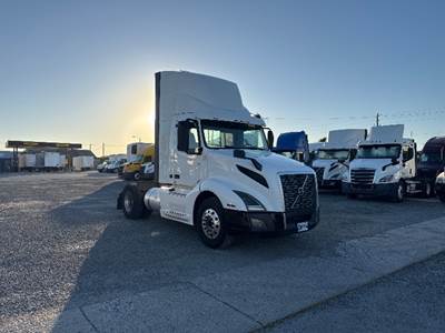 Volvo VNL42300 Single Axle Day Cab Truck - 405HP, 12 Speed Automatic