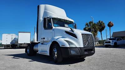 Volvo VNL42300 Single Axle Day Cab Truck - 405HP, 12 Speed Automatic