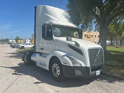 Volvo VNL42300 Single Axle Day Cab Truck - 405HP, 12 Speed Automatic
