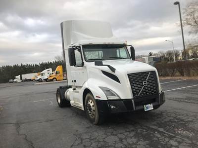 Volvo VNL42300 Single Axle Day Cab Truck - 405HP, 12 Speed Automatic