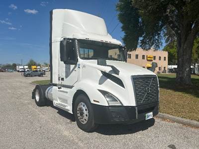 Volvo VNL42300 Single Axle Day Cab Truck - 405HP, 12 Speed Automatic