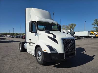 Volvo VNL42300 Single Axle Day Cab Truck - 405HP, 12 Speed Automatic