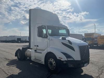 Volvo VNL42300 Single Axle Day Cab Truck - 405HP, 12 Speed Automatic