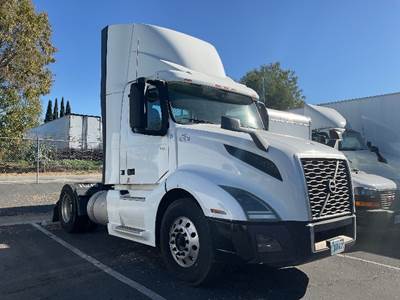 Volvo VNL42300 Single Axle Day Cab Truck - 405HP, 12 Speed Automatic