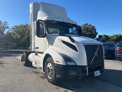 Volvo VNL42300 Single Axle Day Cab Truck - 405HP, 12 Speed Automatic