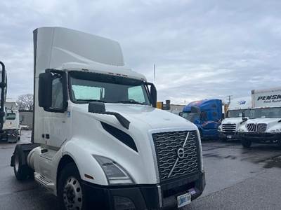 Volvo VNL42300 Single Axle Day Cab Truck - 405HP, 12 Speed Automatic