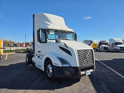 Volvo VNL42300 Single Axle Day Cab Truck - 405HP, 12 Speed Automatic