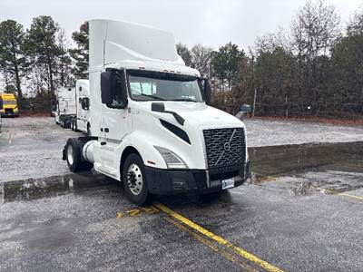 Volvo VNL42300 Single Axle Day Cab Truck - 405HP, 12 Speed Automatic