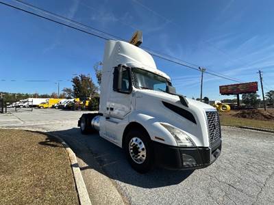Volvo VNL42300 Single Axle Day Cab Truck - 405HP, 12 Speed Automatic