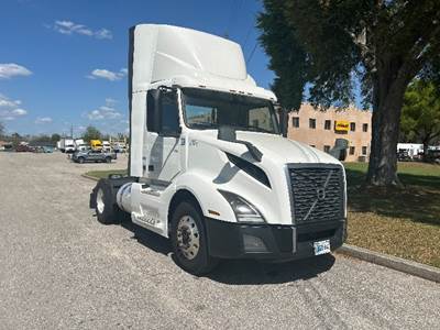Volvo VNL42300 Single Axle Day Cab Truck - 405HP, 12 Speed Automatic