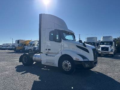 Volvo VNL42300 Single Axle Day Cab Truck - 405HP, 12 Speed Automatic