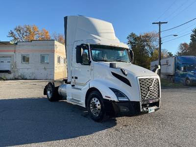Volvo VNL42300 Single Axle Day Cab Truck - 405HP, 12 Speed Automatic