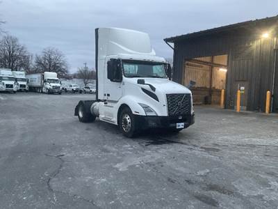 Volvo VNL42300 Single Axle Day Cab Truck - 405HP, 12 Speed Automatic