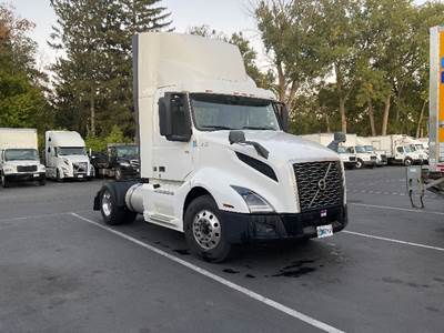 Volvo VNL42300 Single Axle Day Cab Truck - 405HP, 12 Speed Automatic