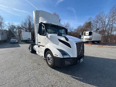 Volvo VNL42300 Single Axle Day Cab Truck - 405HP, 12 Speed Automatic
