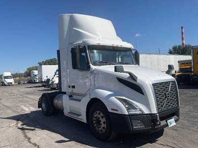 Volvo VNL42300 Single Axle Day Cab Truck - 405HP, 12 Speed Automatic