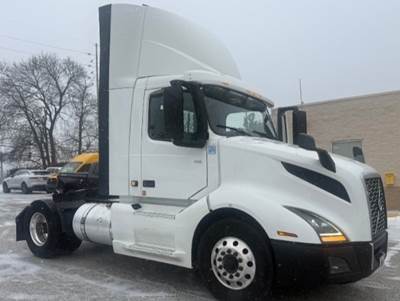 Volvo VNL42300 Single Axle Day Cab Truck - 405HP, 12 Speed Automatic