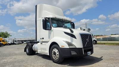 Volvo VNL42300 Single Axle Day Cab Truck - 405HP, 12 Speed Automatic