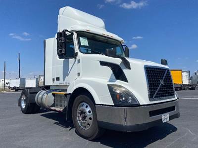 Volvo VNL42300 Single Axle Day Cab Truck - 425HP, 12 Speed Automatic