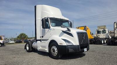 Volvo VNL42300 Single Axle Day Cab Truck - 405HP, 12 Speed Automatic