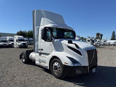 Volvo VNL42300 Single Axle Day Cab Truck - 405HP, 12 Speed Automatic