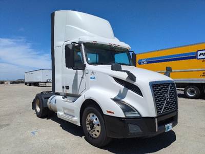Volvo VNL42300 Single Axle Day Cab Truck - 405HP, 12 Speed Automatic