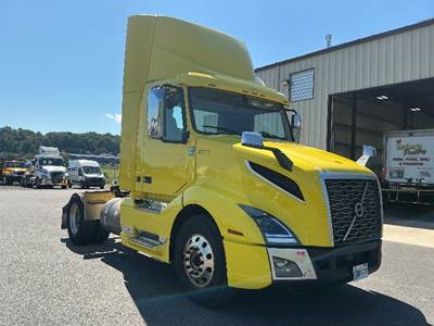 Volvo VNL42300 Single Axle Day Cab Truck - 455HP, 12 Speed Automatic