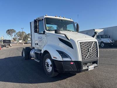 Volvo VNL42300 Single Axle Day Cab Truck - 405HP, 12 Speed Automatic