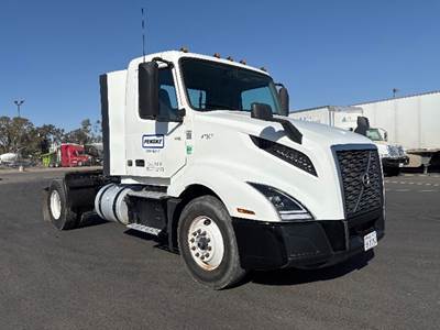 Volvo VNL42300 Single Axle Day Cab Truck - 405HP, 12 Speed Automatic