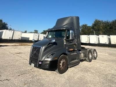 Volvo VNL64300 Day Cab Truck - 455HP, 12 Speed Automatic
