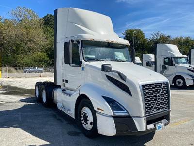 Volvo VNL64300 Day Cab Truck - 405HP, 12 Speed Automatic