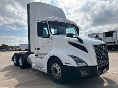 Volvo VNL64300 Day Cab Truck - 405HP, 12 Speed Automatic