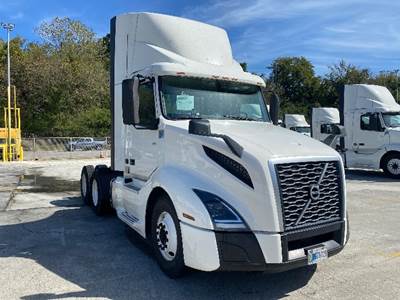 Volvo VNL64300 Day Cab Truck - 405HP, 12 Speed Automatic