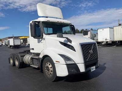Volvo VNL64300 Day Cab Truck - 455HP, 12 Speed Automatic