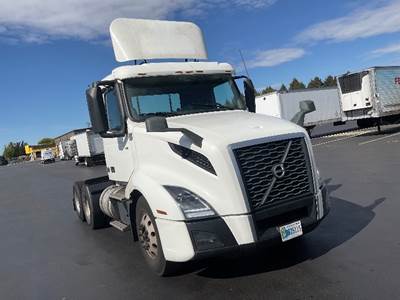 Volvo VNL64300 Day Cab Truck - 455HP, 12 Speed Automatic