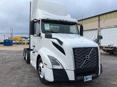 Volvo VNL64300 Day Cab Truck - 405HP, 12 Speed Automatic