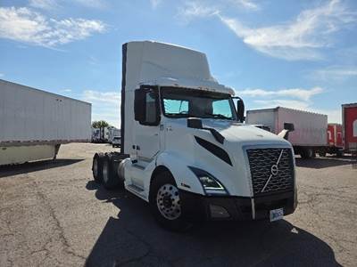 Volvo VNL64300 Day Cab Truck - 405HP, 12 Speed Automatic