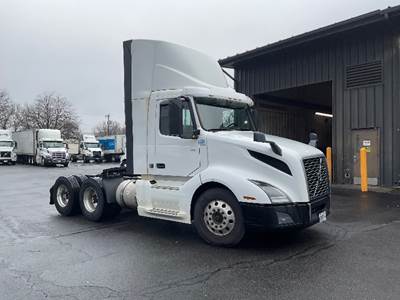 Volvo VNL64300 Day Cab Truck - 405HP, 12 Speed Automatic