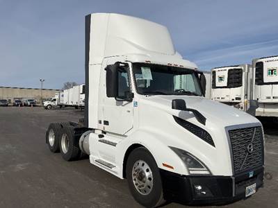Volvo VNL64300 Day Cab Truck - 405HP, 12 Speed Automatic