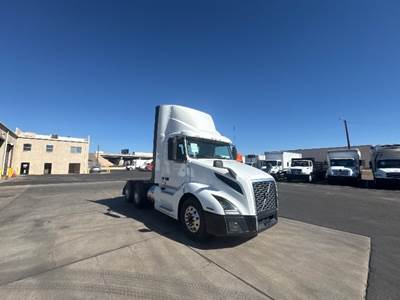 Volvo VNL64300 Day Cab Truck - 405HP, 12 Speed Automatic
