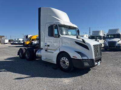 Volvo VNL64300 Day Cab Truck - 405HP, 12 Speed Automatic