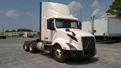 Volvo VNL64300 Day Cab Truck - 405HP, 12 Speed Automatic