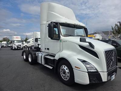 Volvo VNL64300 Day Cab Truck - 455HP, 12 Speed Automatic