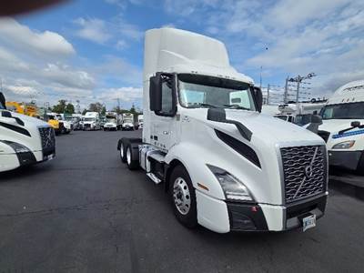 Volvo VNL64300 Day Cab Truck - 455HP, 12 Speed Automatic