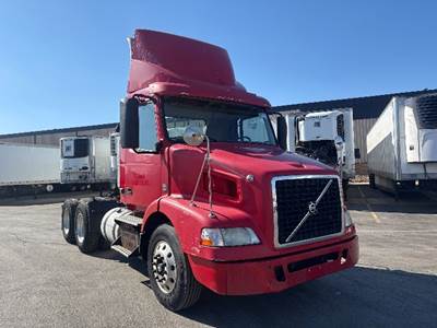Volvo VNM64200 Day Cab Truck - 425HP