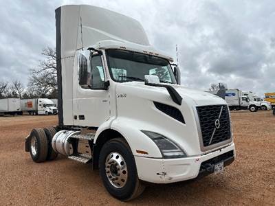 Volvo VNR42300 Single Axle Day Cab Truck - 425HP, 12 Speed Automatic